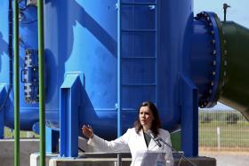 MINISTRA SATISFEITA COM CONCLUSÃO DO ALQUEVA SEM AUMENTO DE ENDIVIDAMENTO