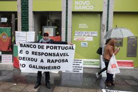 LESADOS DO BES EXIGEM EM BRAGA DEMISSÃO DE GOVERNADOR DO BANCO DE PORTUGAL