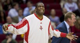 CONGOLÊS DIKEMBE MUTOMBO ELEITO PARA O ‘HALL OF FAME’ DO BASQUETEBOL