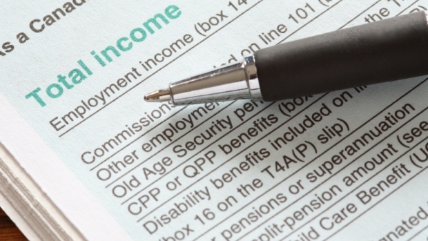 AVISO INCORRETO DA CRA SIGNIFICA QUE CANADIANOS TÊM AGORA ATÉ 5 DE MAIO PARA ENTREGAR DECLARAÇÃO DE IMPOSTOS