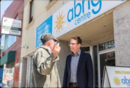 O deputado federal Andrew Cash (Davenport) fez uma parceria com o Centro Abrigo para realizar o Mutirão (reunião) da Cidadania no sábado, 25 de abril, para todos os residentes permanentes que se qualificam