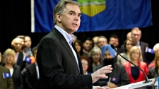 O primeiro-ministro de Alberta Jim Prentice anuncia uma eleição em Edmonton - terça-feira, 7 de abril de 2015. (Jason Franson / The Canadian Press)