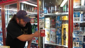 Muitas jurisdições, incluindo os EUA, sobretudo, a Europa e algumas províncias já permitem a venda de álcool em lojas de conveniência e supermercados.