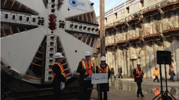 As máquinas de perfuração a serem mudadas, de nome Dennis e Lea, têm estado a escavar o segmento ocidental do túnel subterrâneo do Eglinton Crosstown. (TTC)