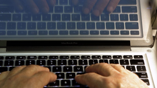 WEBSITE DA POLÍCIA DE MONTREAL DE NOVO ONLINE DEPOIS DE INCIDENTE DE PIRATARIA