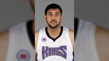 O «rookie» dos Sacramento Kings, Sim Bhullar, do New Mexico State. Imagem de arquivo. (Rich Pedroncelli / AP Photo)