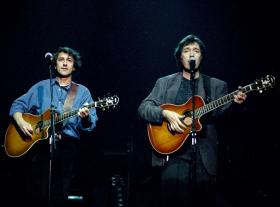 SÉRGIO GODINHO E JORGE PALMA, ESCRITORES DE CANÇÕES, LADO A LADO EM PALCO