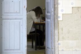 PROFESSORES CONTRATADOS CHUMBARAM MAIS A PORTUGUÊS E FÍSICA-QUÍMICA – IAVE