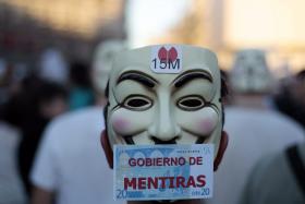 MOVIMENTO 15-M MANTÉM PROTESTO EM MADRID APESAR DE PROIBIÇÃO