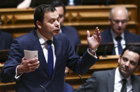 LIDER PARLAMENTAR DO PSD CONSIDERA INFELIZ E PRECIPITADO COMUNICADO DOS DIRETORES DE INFORMAÇÃO
