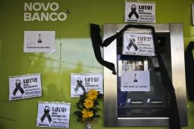 CERCA DE 150 LESADOS DO BES MANIFESTARAM-SE EM COIMBRA EXIGINDO SER RESSARCIDOS