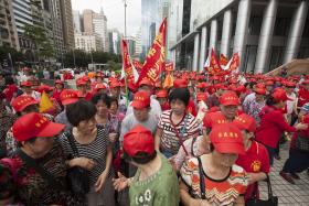 1.º MAIO: DIA DO TRABALHADOR LEVA CERCA DE DOIS MILHARES À RUA EM MACAU