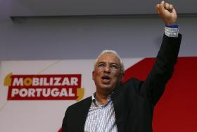 LÍDER DO PS CRITICA GOVERNO POR PRECIPITAR DECISÕES DE PRIVATIZAÇÃO NO FIM DA LEGISLATURA