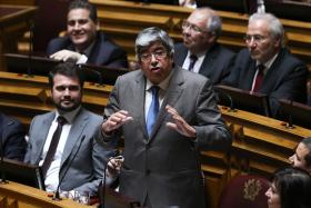 PASSOS E CAVACO NÃO FORAM ENGANADOS QUANDO EXPRESSARAM CONFIANÇA NO BES – FERRO RODRIGUES