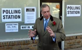 FUTURO POLÍTICO DO LÍDER DO UKIP NIGEL FARAGE SUSPENSO PERANTE CONTAGEM ADIADA