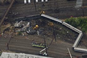 EXCESSO DE VELOCIDADE ESTARÁ NA ORIGEM DE DESCARRILAMENTO DE COMBOIO EM FILADÉLFIA (EUA)