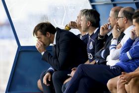 CERCA DE UMA CENTENA DE ADEPTOS TENTARAM IMPEDIR TREINO DO FC PORTO