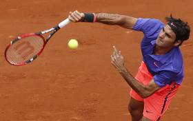 ROGER FEDERER APURA-SE PARA A SEGUNDA RONDA DO ROLAND GARROS