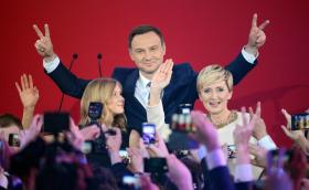 CONSERVADOR ANDRZEJ DUDA GANHA PRESIDENCIAIS NA POLÓNIA COM 51,55% DOS VOTOS — OFICIAL