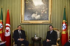 ACOLHIMENTO DE REFUGIADOS TEM DE TER EM CONTA O DESEMPREGO — PASSOS