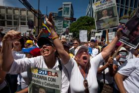 MILHARES MANIFESTARAM-SE EM CARACAS EM APOIO A LÍDERES DA OPOSIÇÃO EM GREVE DE FOME