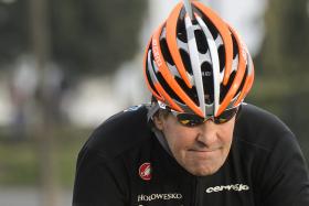 KERRY ANULA VISITA A ESPANHA APÓS TER PARTIDO FÉMUR NUMA QUEDA DE BICICLETA