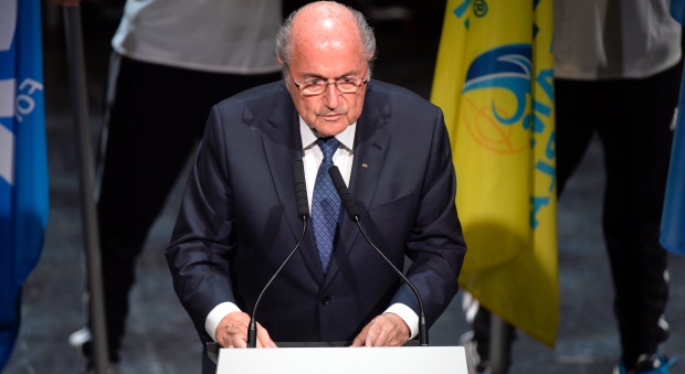 O presidente da FIFA Sepp Blatter fala na cerimónia de abertura do Congresso da FIFA, em Zurique, na Suíça, quinta-feira, 28 de maio de 2015. (AP / Walter Bieri)