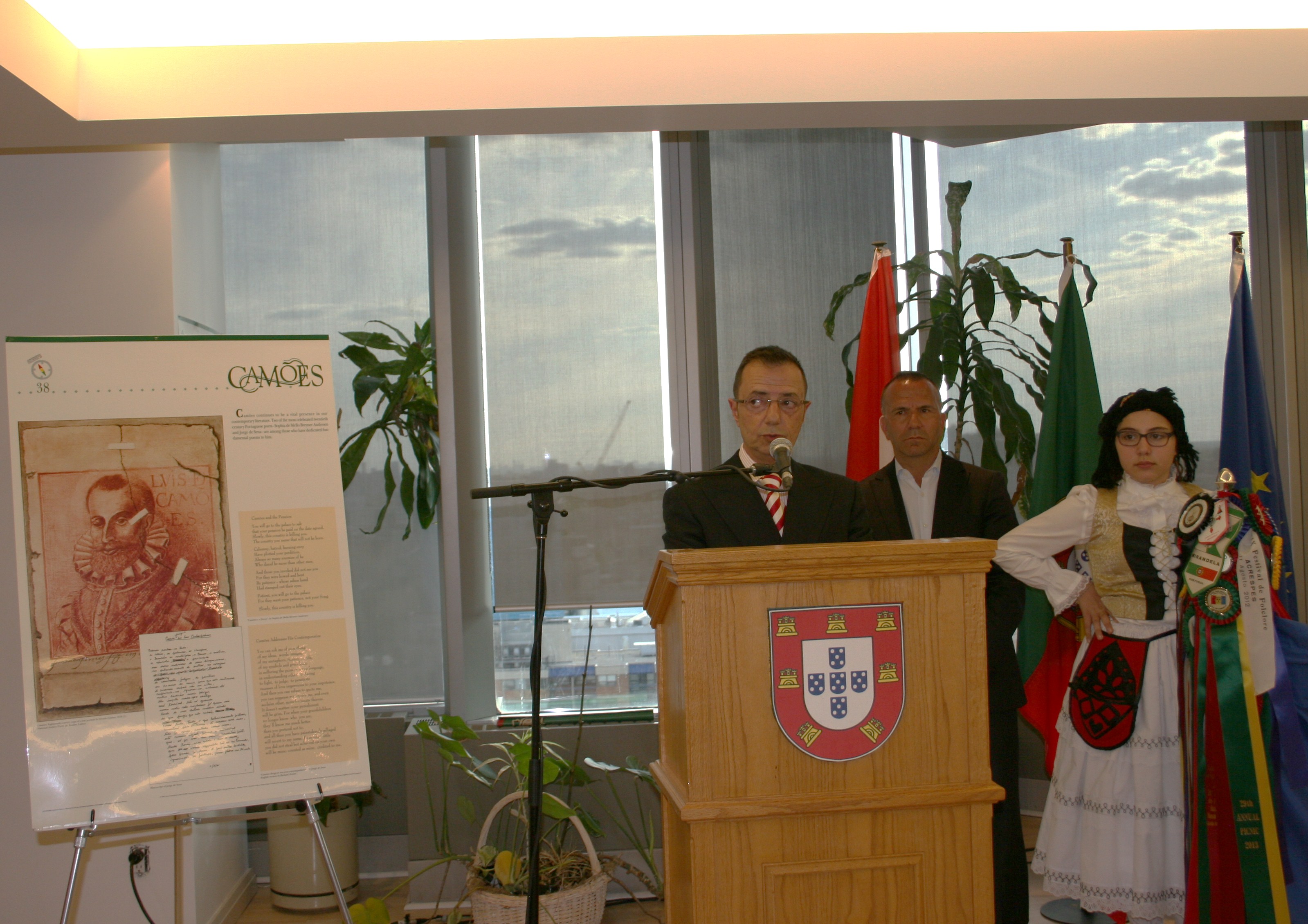 O Cônsul-Geral Luís Barros destacou o trabalho intenso e a grande generosidade dos membros das associações e clubes que contribuem para colocar de pé a Semana de Portugal. LA/CMC