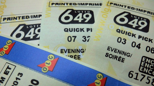 Bilhetes Lotto 6-49 são mostrados em Toronto, nesta foto recente. (Richard Plume / The Canadian Press)