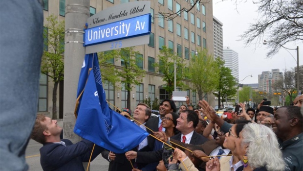 O ex-presidente Sul-Africano Nelson Mandela foi homenageado numa cerimónia no centro de Toronto. (Mayor John Tory / Twitter)