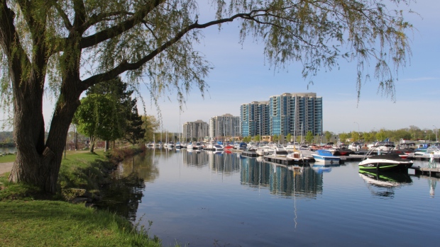 A marina da cidade de Barrie é uma das duas marinas no Ontário que receberam o estatuto de Bandeira Azul