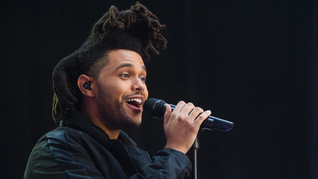 Abel Tesfaye, conhecido pelo seu nome artístico The Weeknd, atua no programa 