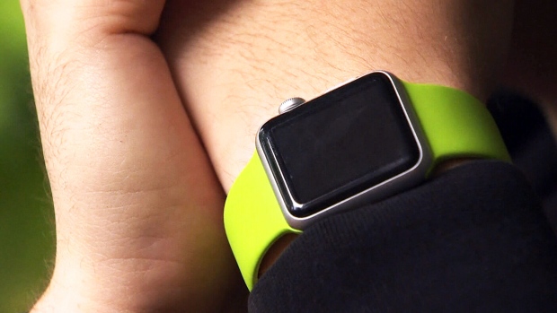 Jeffrey Macesin, multado por usar o seu Apple Watch durante a condução, fala à CTV Montreal, na quarta-feira, 27 de maio, 2015