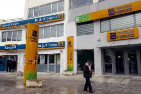 GRÉCIA: BANCOS ENCERRAM PARA EVITAR COLAPSO – PRESIDENTE DO BANCO DO PIREU