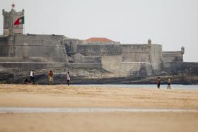 CERCA DE 250 CRIANÇAS ASSISTIDAS NA PRAIA DE CARCAVELOS POR ALEGADA ALERGIA