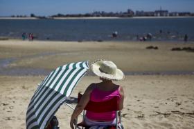 LEVANTADA INTERDIÇÃO DE BANHOS NA PRAIA DA FIGUEIRINHA, EM SETÚBAL