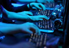 ATAQUE INFORMÁTICO PARALISOU AEROPORTO DE VARSÓVIA POR CINCO HORAS