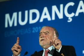 ALEGRE ACUSA MAIORIA PSD/CDS-PP DE TER POSTO “PORTUGAL DE JOELHOS”