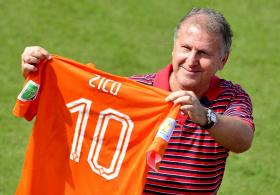 ZICO CANDIDATA-SE À PRESIDÊNCIA DA FIFA