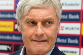 ARMIN VEH REGRESSA AO COMANDO TÉCNICO DO EINTRACHT DE FRANKFURT