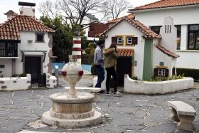 PORTUGAL DOS PEQUENITOS, EM COIMBRA, ASSINALA 75 ANOS COM CASAS DE CHÁ E XISTO