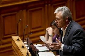 JERÓNIMO DE SOUSA DIZ QUE GOVERNO “ENTROU DE CHANCAS”, PASSOS NEGA CORTE DE 600MEURO NAS PENSÕES