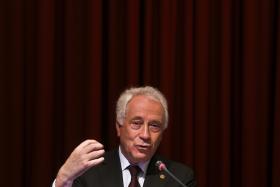 ASSOCIAÇÃO DE DEFESA DOS CLIENTES BANCÁRIOS CONTESTA RECONDUÇÃO DE CARLOS COSTA NO BDP