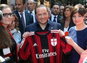 BERLUSCONI NEGOCEIA COM EMPRESÁRIO ASIÁTICO VENDA DE 48 POR CENTO DO AC MILAN