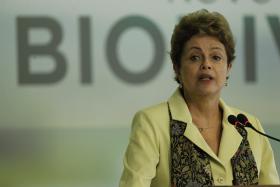 DILMA ROUSSEFF DIZ QUE BRASIL “NÃO PRECISA DE PAGAR” PARA RECEBER MUNDIAL