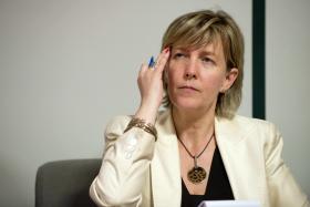 GRÉCIA: PRODUTIVO “DAR MAIS UMAS HORAS” ÀS NEGOCIAÇÕES ANTES DE EUROGRUPO DECIDIR — MINISTRA