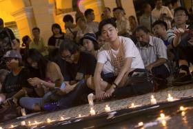 VIGÍLIA EM MACAU PELAS VÍTIMAS DE TIANANMEN REVELA HISTÓRIA A JOVENS DA CHINA