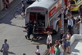 INCÊNDIO NA BARBOT, EM GAIA, EXTINTO, NO LOCAL PERMANECE EQUIPA DE PREVENÇÃO — BOMBEIROS
