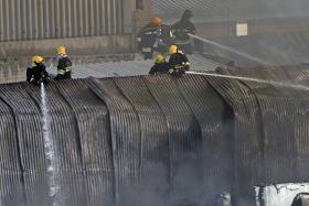 RESCALDO DO INCÊNDIO NA BARBOT, EM GAIA, PODERÁ DEMORAR VÁRIAS HORAS — BOMBEIROS
