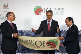 10 JUNHO: PR EXORTA PORTUGUESES A ERGUER A CABEÇA E SEGUIR EM FRENTE